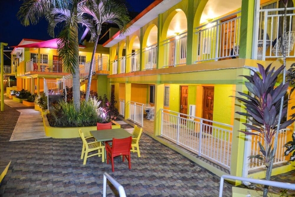 Hotel CocoLaPalm Seaside Resort (Whitehall)